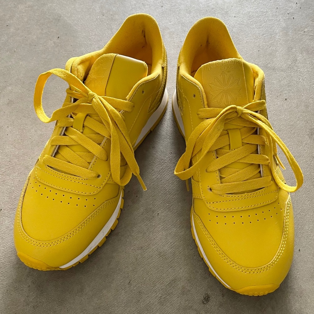 Women’s Classic Reebok Leather Sneakers